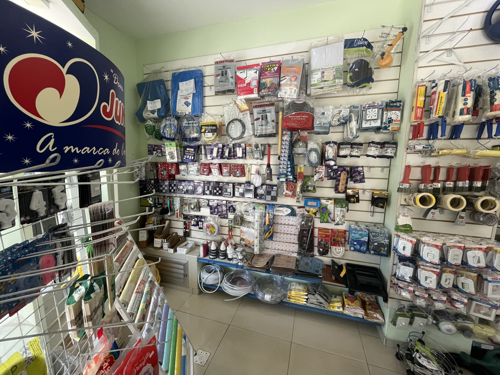 Seção de papelaria e material escolar do Bazar Jalevy